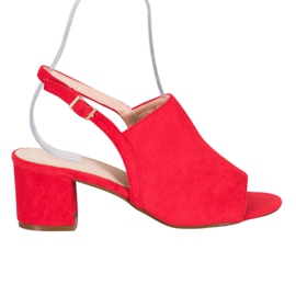 Small Swan Piros cipő egy poszton