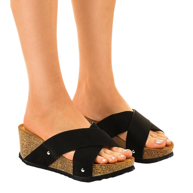 Fekete GU53 papucs az égen