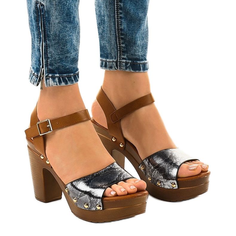 Fekete magas sarkú szandál 150-615