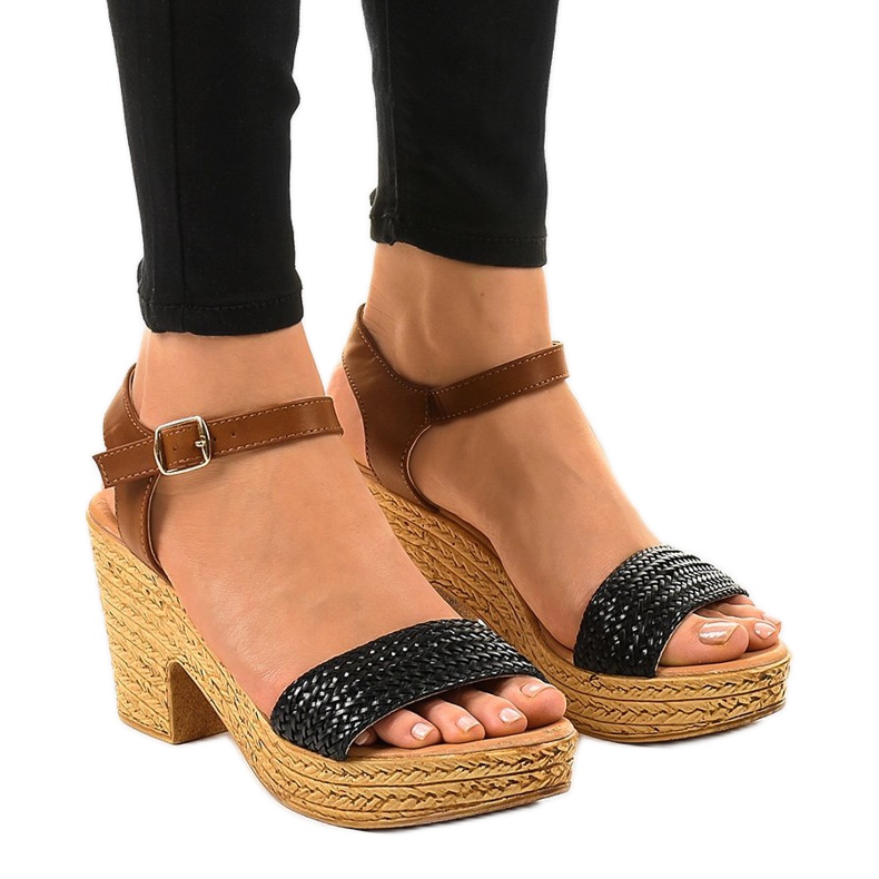 Fekete magas sarkú szandál 150-614 barna