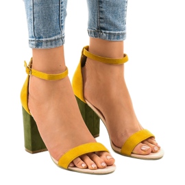 Sárga és zöld szandál egy csatban, csattal 0280-135