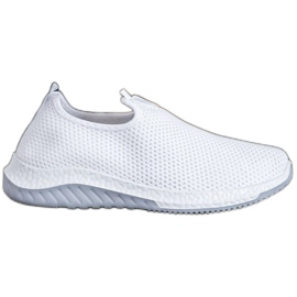 Renda Áttört sliponok a platformon fehér Renda Áttört sliponok a platformon fehér