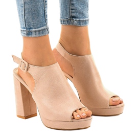 Bézs velúr csizma a poszton 77-103