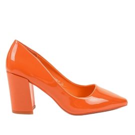 Narancssárga szivattyúk a LE061P oszlopon Narancssárga szivattyúk a LE061P oszlopon