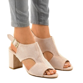 Bézs áttört szandál vágással 99-33A