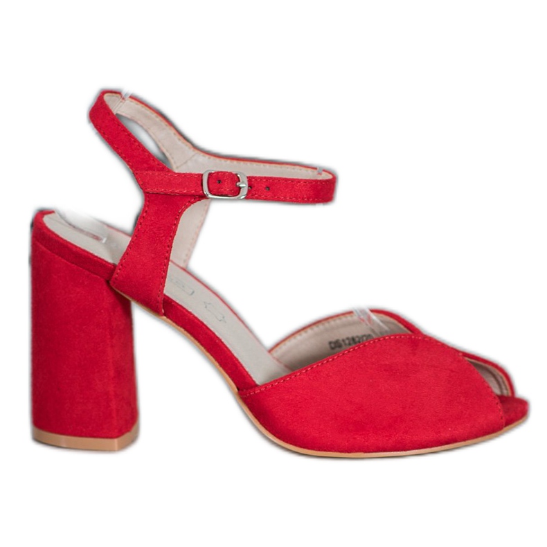 Filippo Piros szandál egy bárban Filippo Piros szandál egy bárban