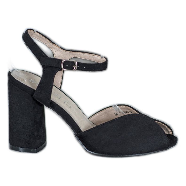 Filippo Fekete szandál egy bárban