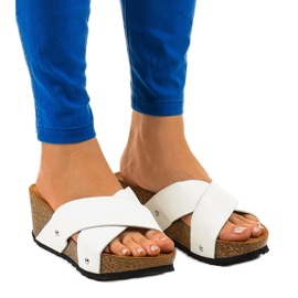 Fehér szandál ék sarkú GU53 papucson Fehér szandál ék sarkú GU53 papucson
