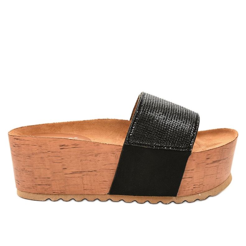 Fekete papucs a platformon 77-99