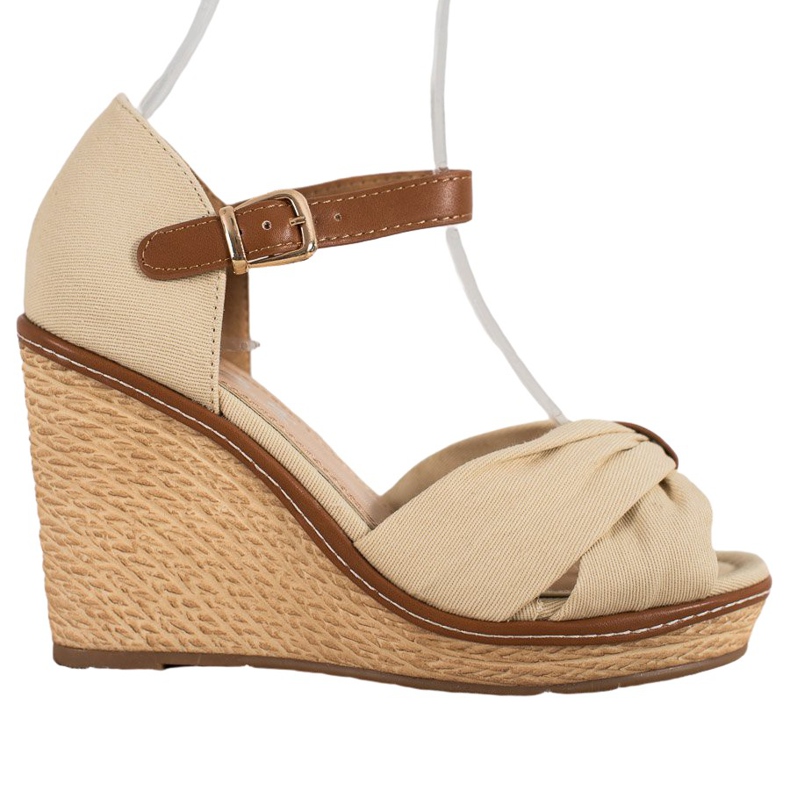 SHELOVET Magas sarkú szandál barna