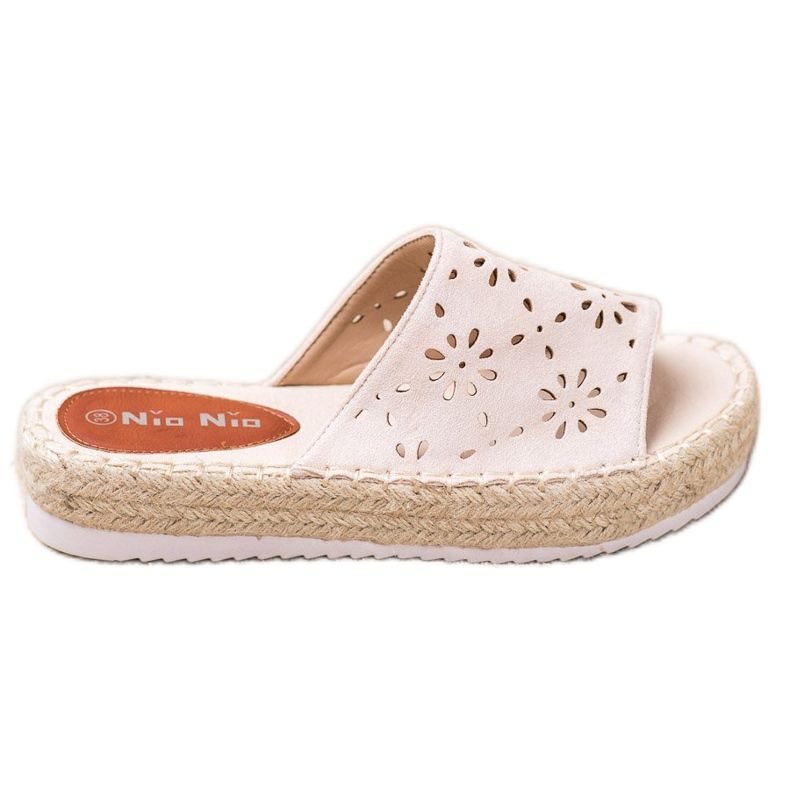 Nio Nio Papucs egy szalma platformon bézs