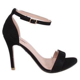 Fekete GG-85P Fekete szandál egy tűn