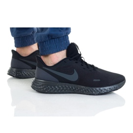 Nike Revolution 5 4EU M BQ6714-004 cipő fekete