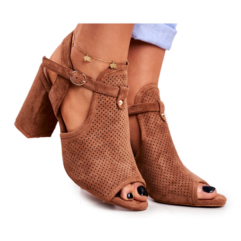 BUGO Női szandál sarkú áttört barna Kira