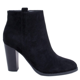 Klasszikus fekete magassarkú UK09P Fekete