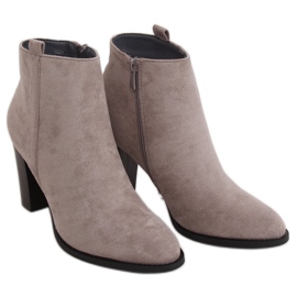 Klasszikus szürke magassarkú UK09P Szürke