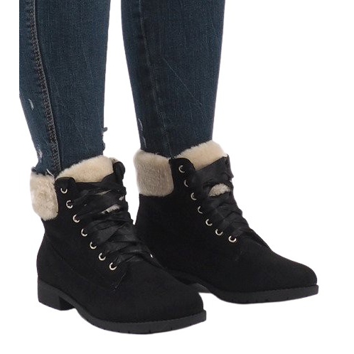 Fekete szigetelésű fűzős csizma C-7100