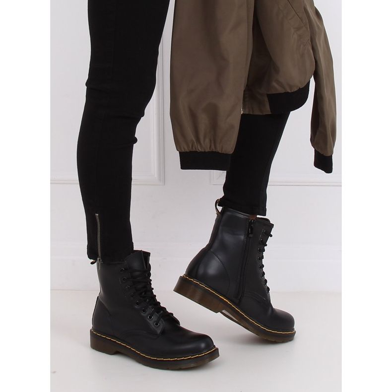 Fekete csizma fűzött fekete csizma NC1019 fekete