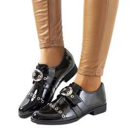 Fekete lakkozott cipő C18-6263-2 csatdal