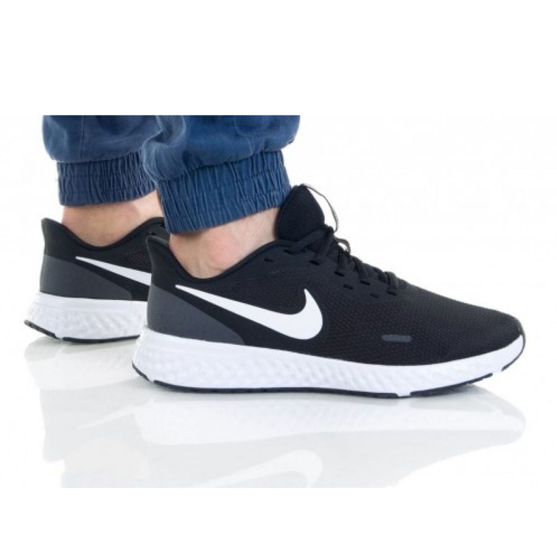 Nike Revoution 5 4E M BQ6714-003 cipő fehér fekete