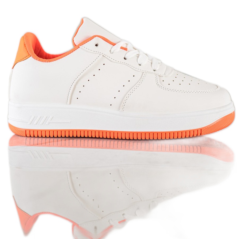 SHELOVET Cipők a platformon fehér