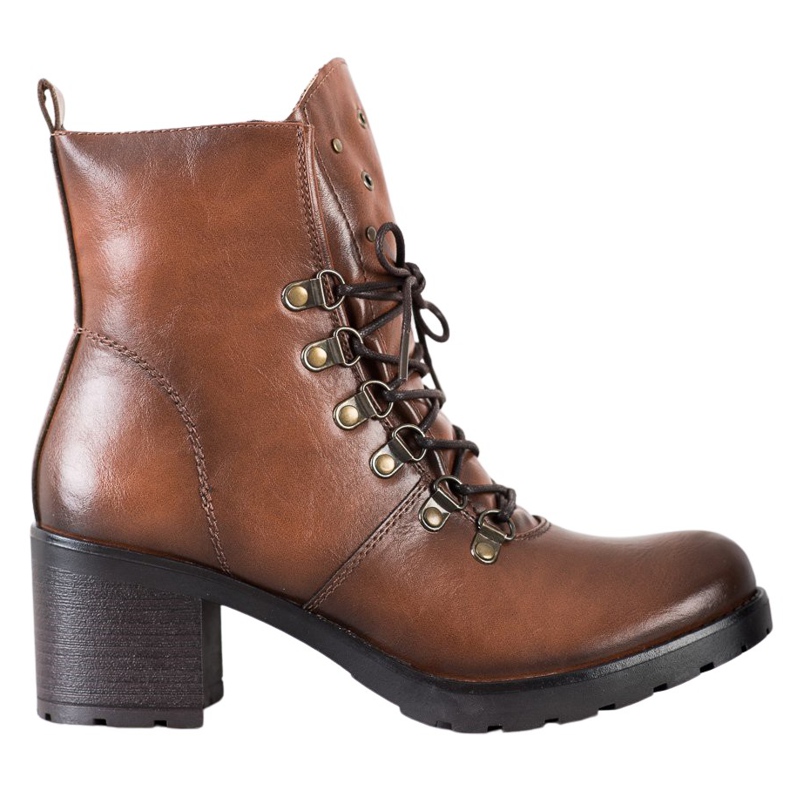 Munkavállalók a VINCEZA poszton barna