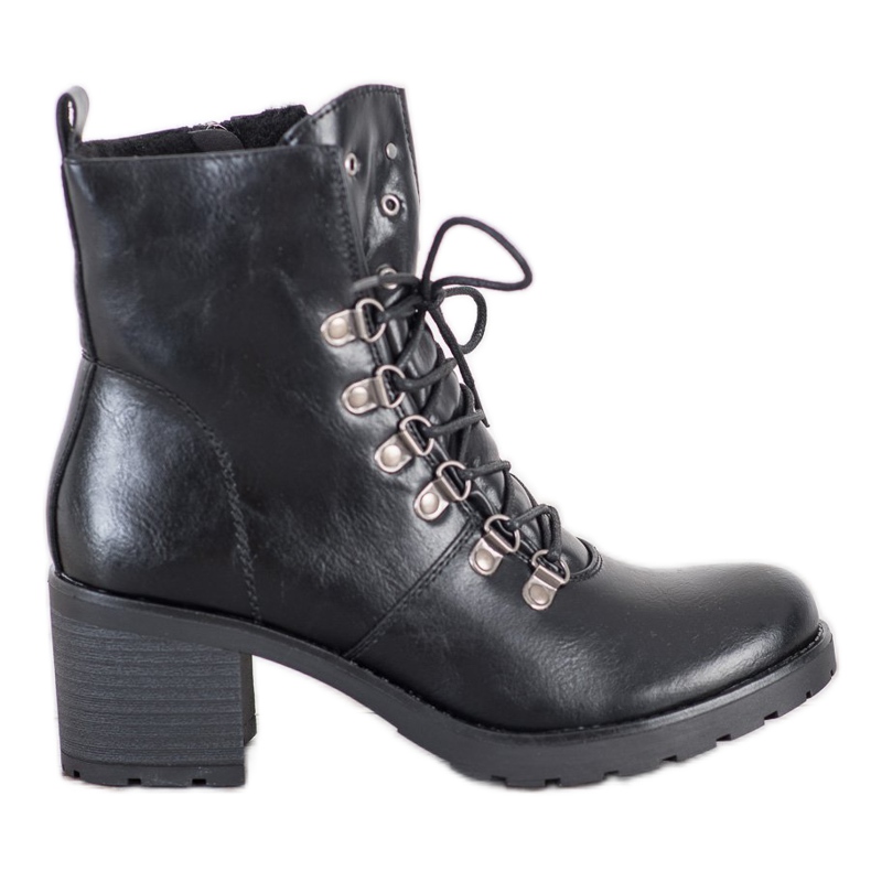 Munkavállalók a VINCEZA poszton fekete