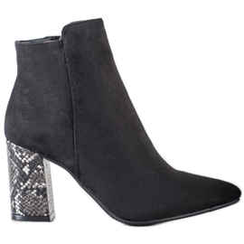 Csizma VINCEZA kígyó motívummal fekete