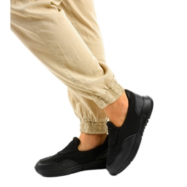 Fekete B84 csúszós sportcipő Fekete B84 csúszós sportcipő