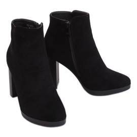 Fekete magas sarkú csizma BM-9091-1 Fekete