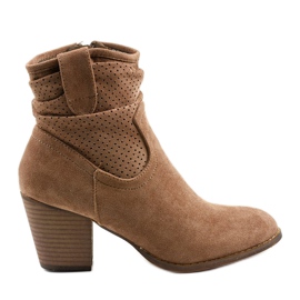 Khaki velúr bokacsizma a Delalise oszlopon Khaki velúr bokacsizma a Delalise oszlopon