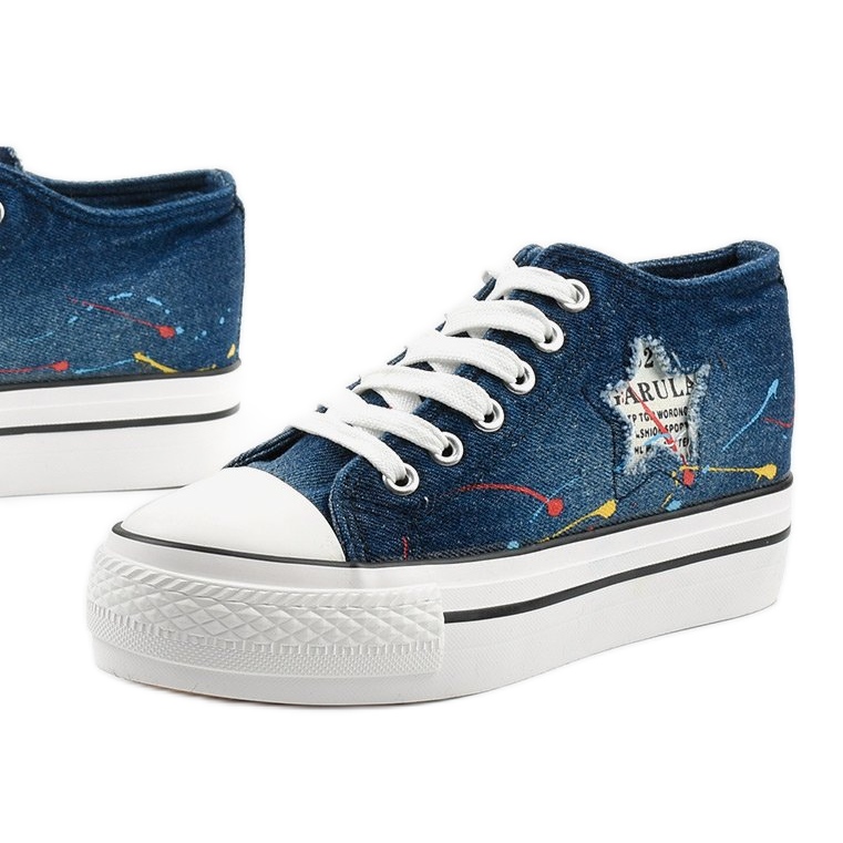 Tengerkék cipők fűzött ékekkel Mirarenna