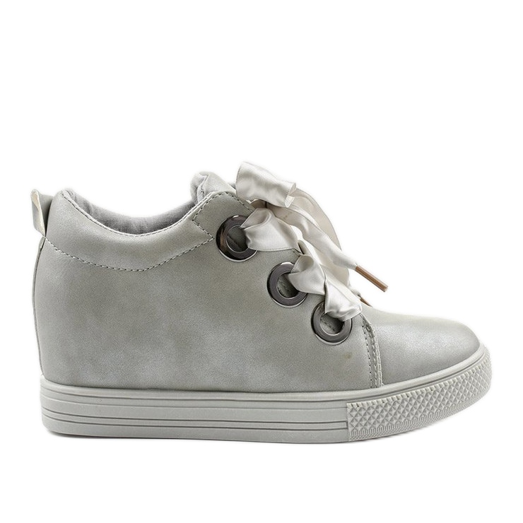 Szürke cipők a Sherene szalag ékén