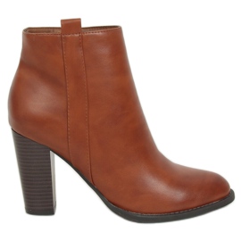 Klasszikus csizma a posta tevén UK08P Camel barna