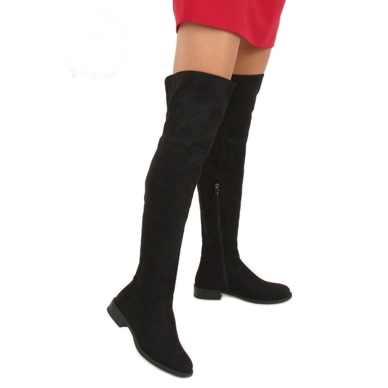 Fekete csizma, MR-2 Fekete