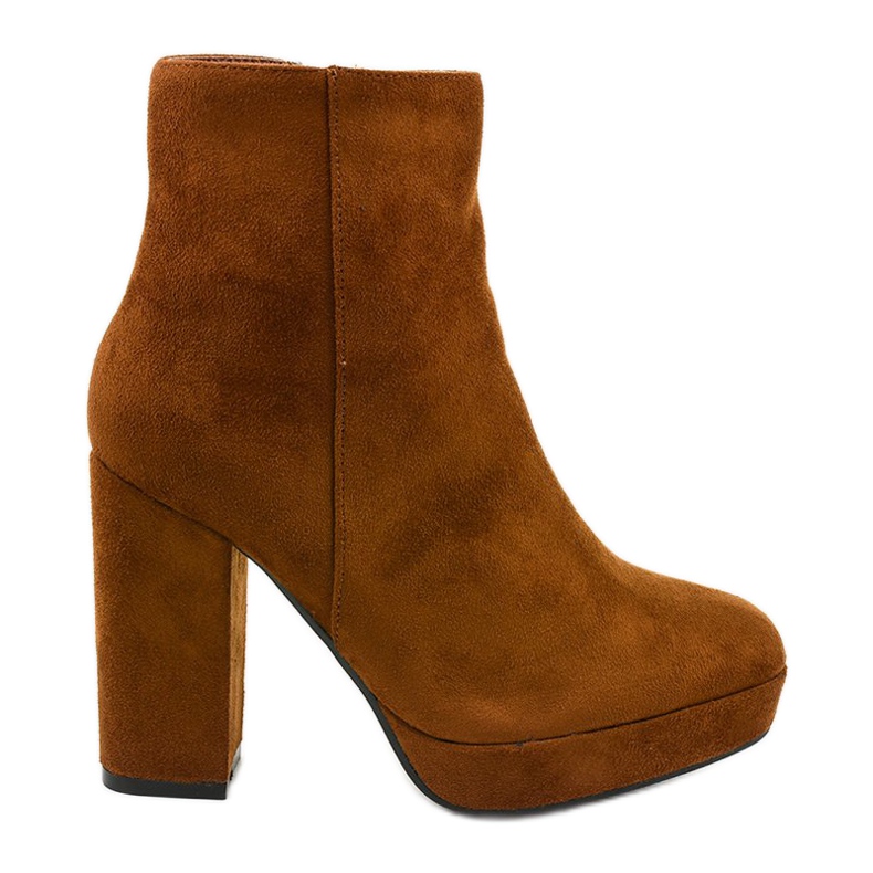 Barna velúr bokacsizma a Skye oszlopon