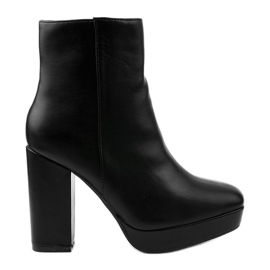 Fekete csizma a Wintarish poszton