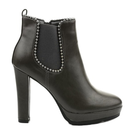 Szürke csizma az oszlopon, cipzárral és Circus gumi