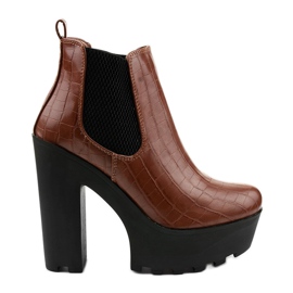 Tevecsizma a Zellola oszlopon barna Tevecsizma a Zellola oszlopon barna