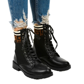 Fekete csizma zoknival Ferniehill bézs