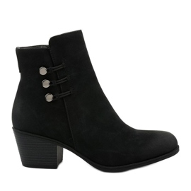 Fekete velúr bokacsizma a Keenshaper oszlopon Fekete velúr bokacsizma a Keenshaper oszlopon