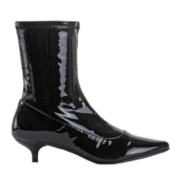 Fekete lakkozott sarok Ragemour zoknival