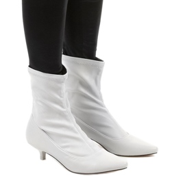 Szürke magassarkú, Ragemour zoknival