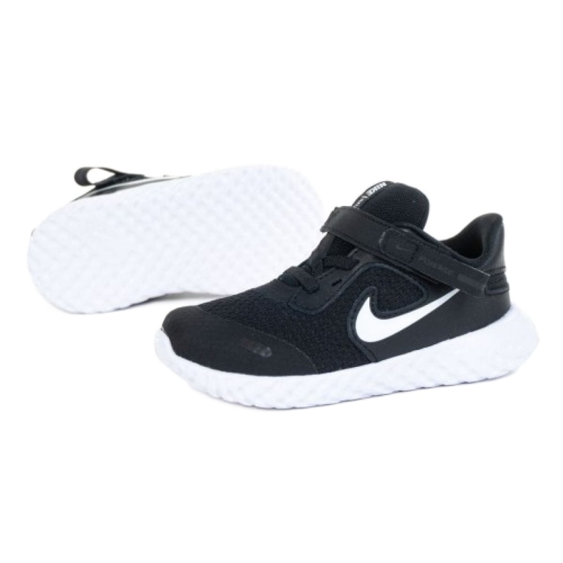 Nike Revolution 5 Flyase Jr CQ4651-004 cipő fehér fekete