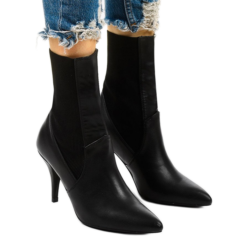 Fekete magassarkú Daywillow zoknival