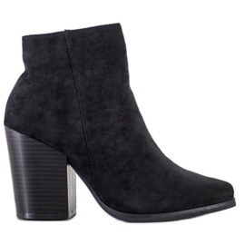 Marquiz Csizma egy széles poszton fekete