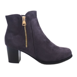 Csizma egy postán J0049-3 Szürke