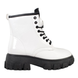 SHELOVET Lakkozott csapdázók a platformon fehér SHELOVET Lakkozott csapdázók a platformon fehér