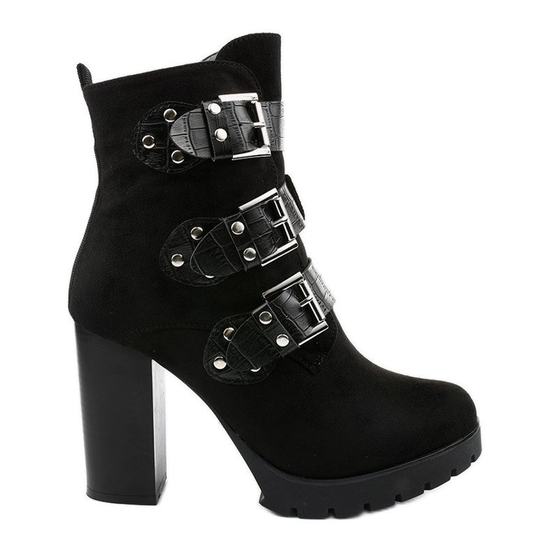 Fekete velúr bokacsizma a Lilybank oszlopon