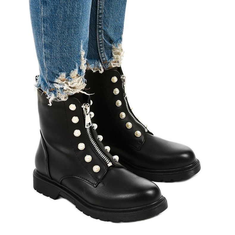 Fekete lapos női munkáscsizma